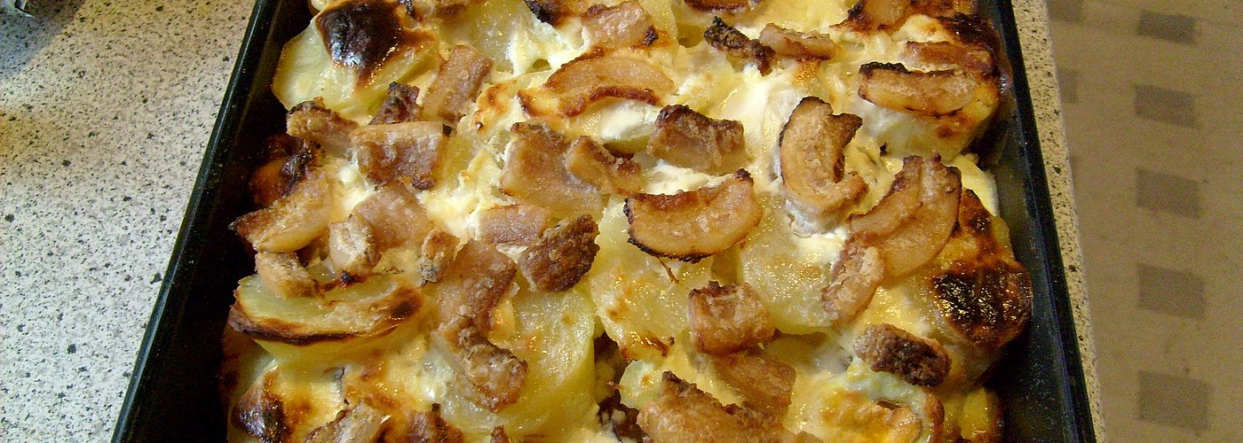 Ungarn: Rakott krumpli (Kartoffelauflauf mit Ei)