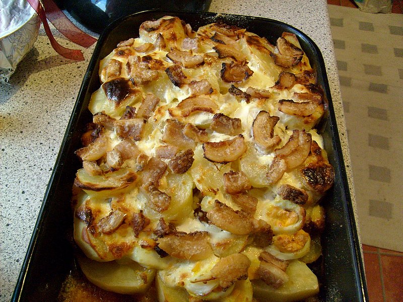 Ungarn: Rakott krumpli (Kartoffelauflauf mit Ei)